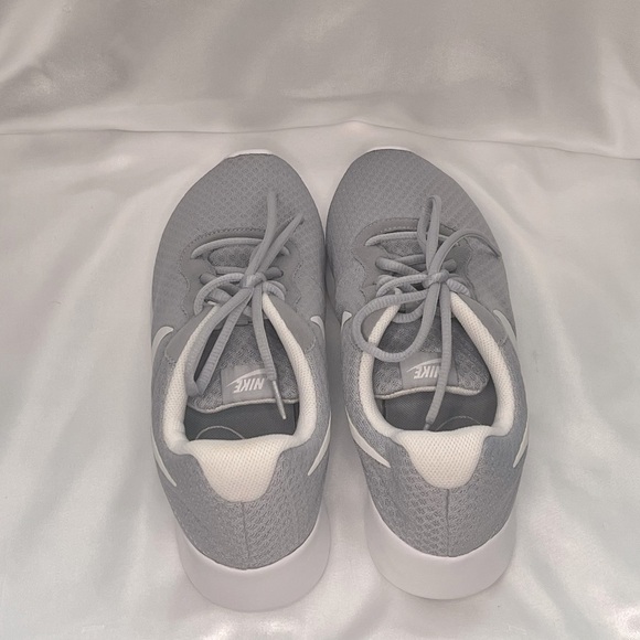 Grey Nike Women's Tanjun Running Shoe - Picture 5 of 9